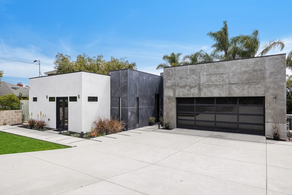 Sunlit contemporary home in Solana Beach